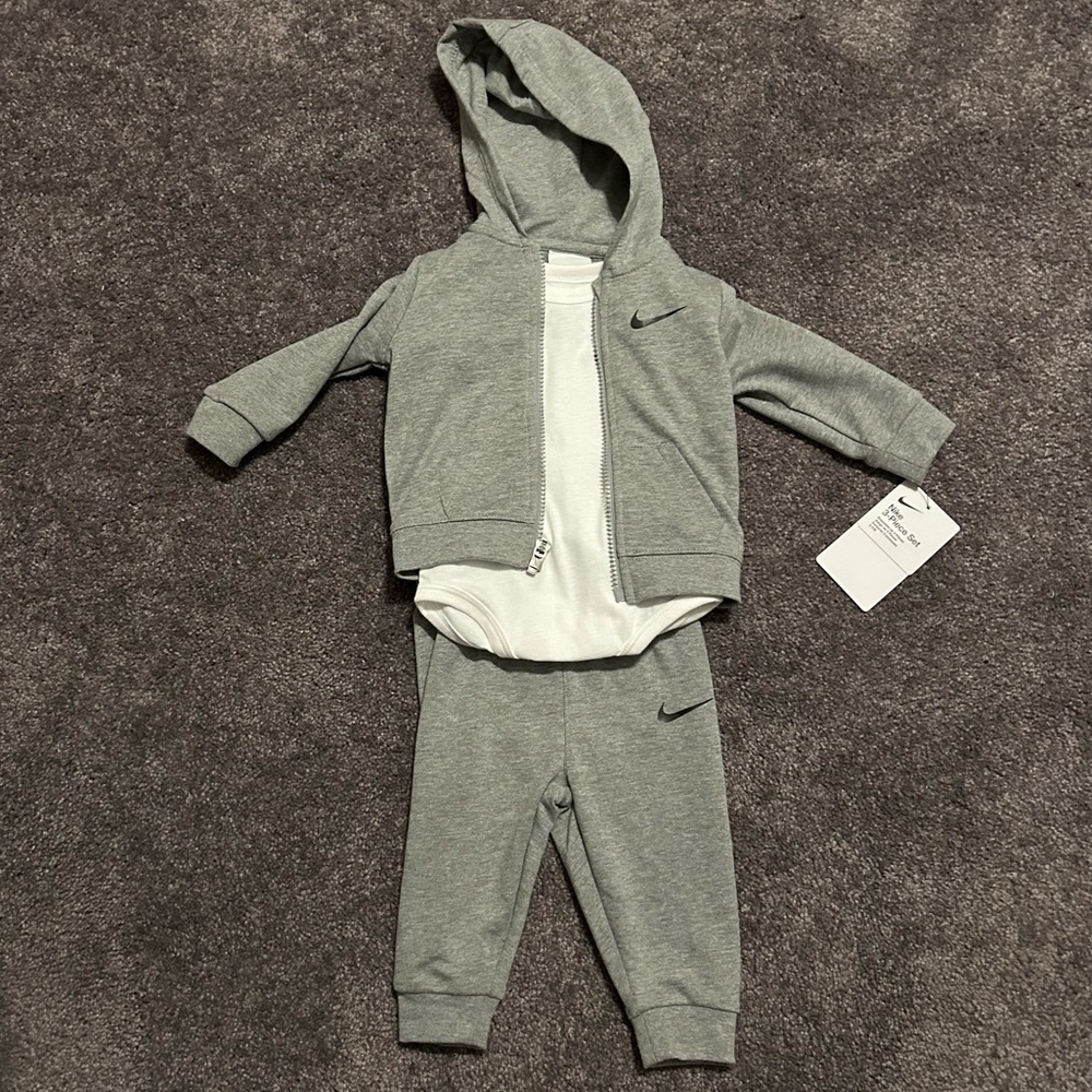 NWT!❤️Baby Boy Nike 3-piece Outfit - 6m - Picture 3 of 7